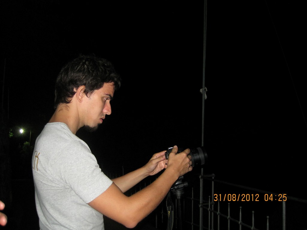 William mentre scatta.